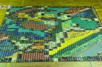 日本网友用4256个FC卡带组成马赛克画创世界纪录
