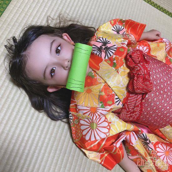 日本混血女孩COS《鬼灭之刃》堕姬引争议 网友：造型不适合小孩子